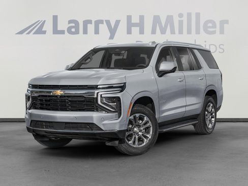 Used 2025 Chevrolet Tahoe LS RWD image 1