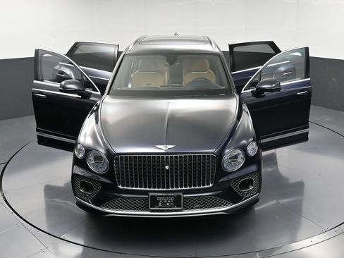Certified 2023 Bentley Bentayga Extended Wheelbase AWD/4WD image 39