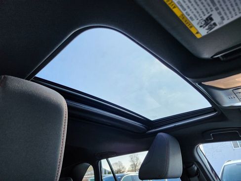 Used 2022 Toyota RAV4 SE w/ Weather & Moonroof Package image 10