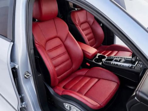 Used 2015 Porsche Macan Turbo image 12