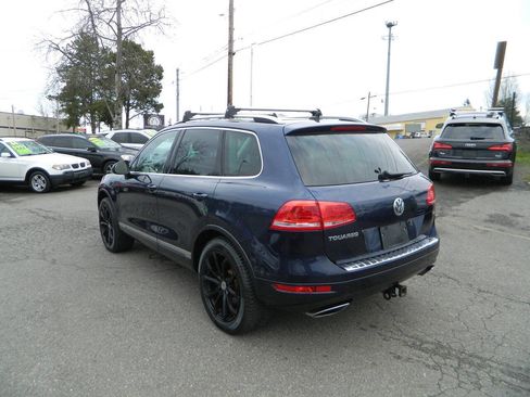 Used 2014 Volkswagen Touareg TDI image 6