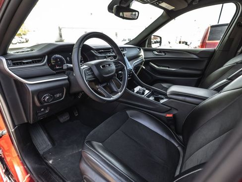 Used 2024 Jeep Grand Cherokee L Laredo AWD/4WD image 18