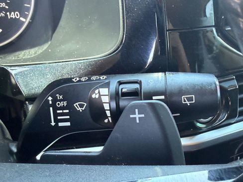 Used 2022 Nissan Pathfinder SL FWD image 23