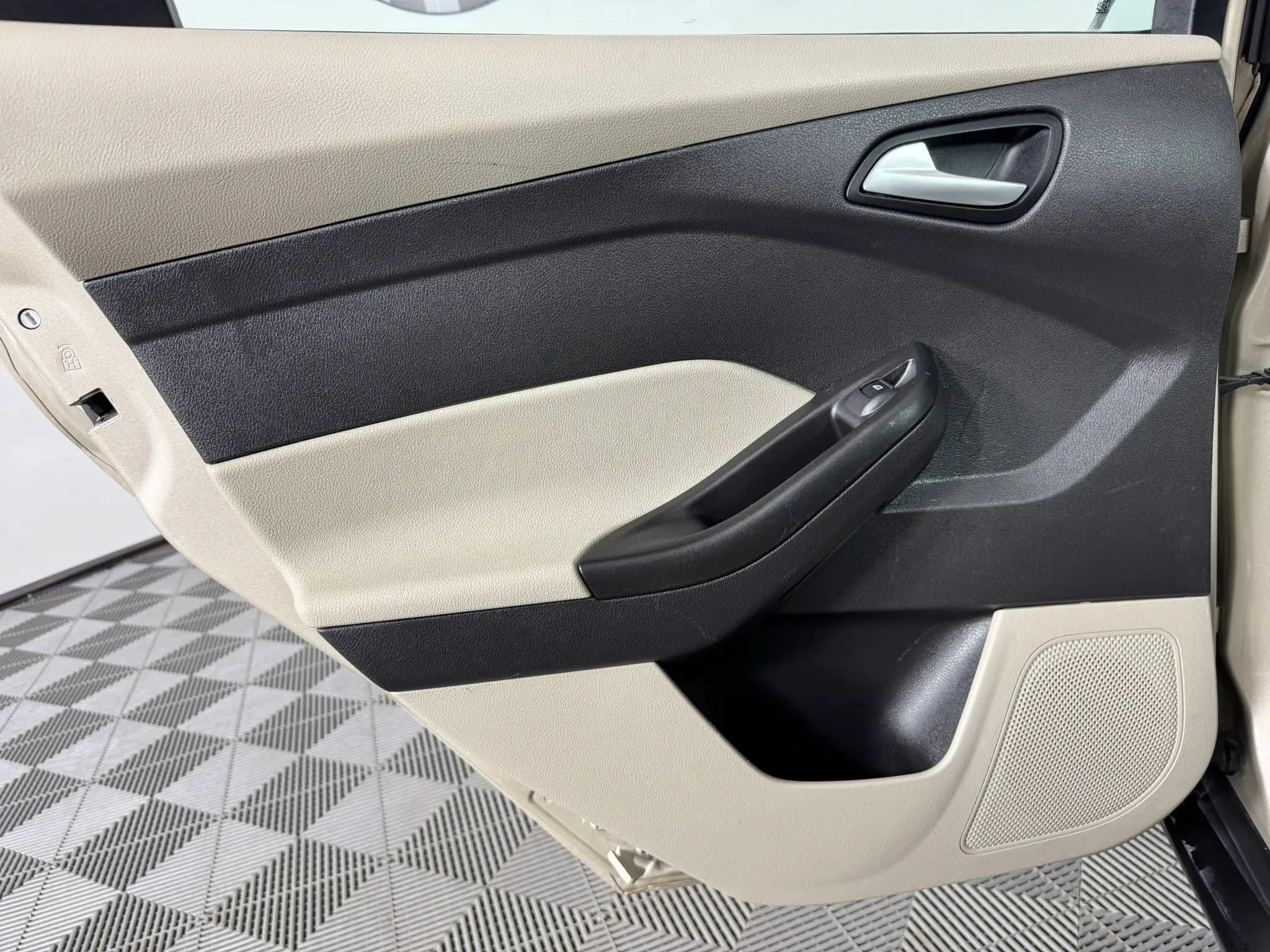 Used 2017 Ford Focus SE FWD image 36