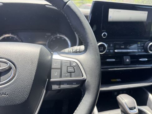 Used 2023 Toyota Highlander XSE AWD/4WD image 33