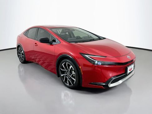 Used 2026 Toyota Prius Plug-In Hybrid FWD image 3