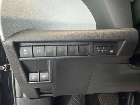 Used 2026 Toyota Sienna LE FWD image 19