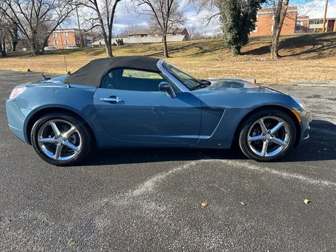 Used 2007 Saturn Sky image 2
