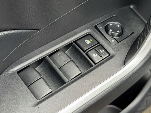 Used 2021 Toyota RAV4 LE image 24