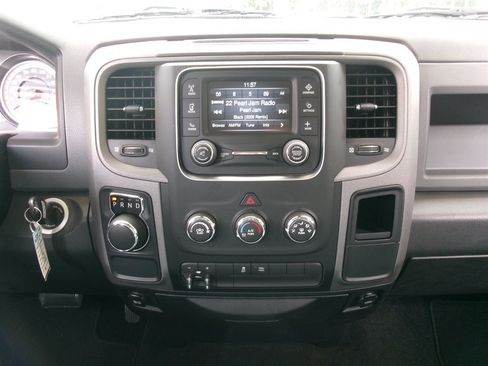 Used 2017 RAM 1500 Express RWD image 19