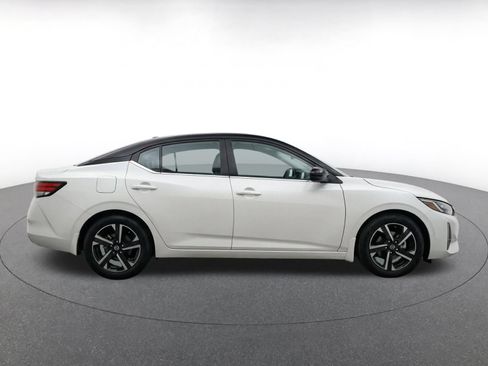 Used 2025 Nissan Sentra SV FWD image 10