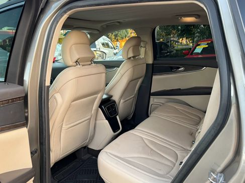 Used 2017 Lincoln MKX Reserve FWD image 18
