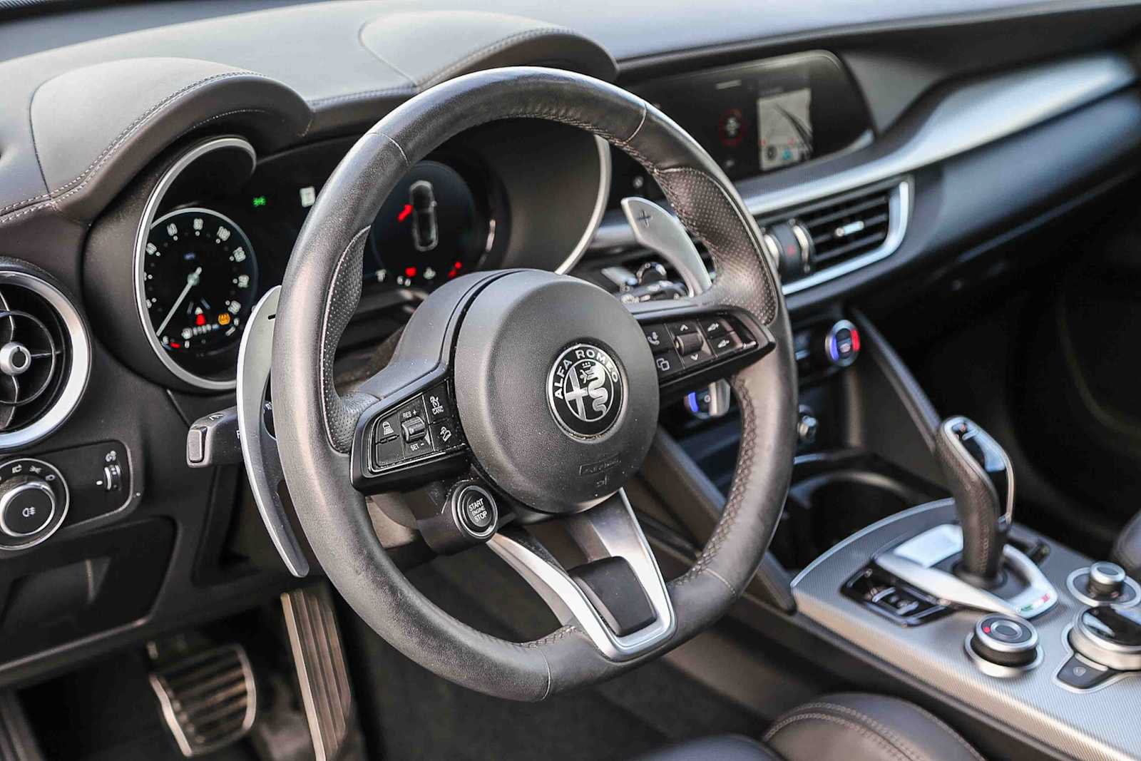 Used 2024 Alfa Romeo Stelvio Veloce AWD/4WD image 14