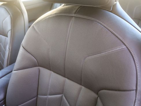 Used 2025 BMW i7 xDrive60 w/ Premium Package image 21