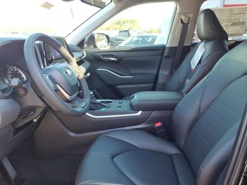 New 2026 Toyota Highlander XLE image 5