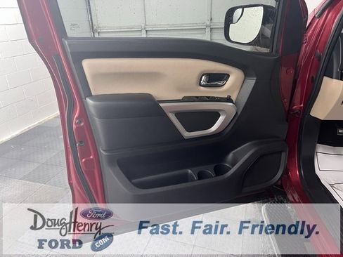Used 2017 Nissan Titan SV image 24