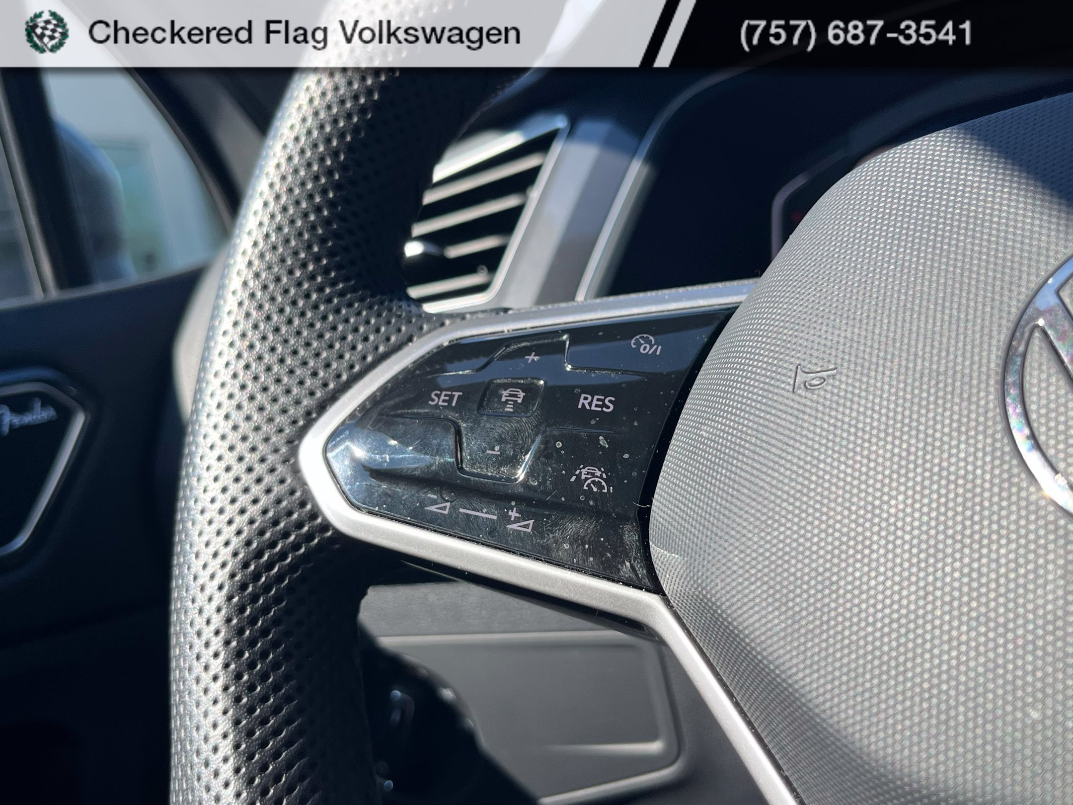 Used 2024 Volkswagen Tiguan SEL R-Line AWD/4WD image 40
