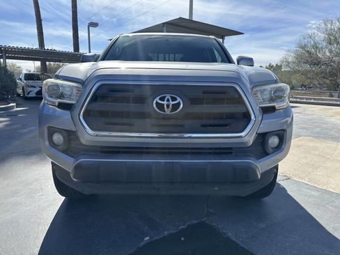 Used 2017 Toyota Tacoma SR5 w/ Tow Package image 2