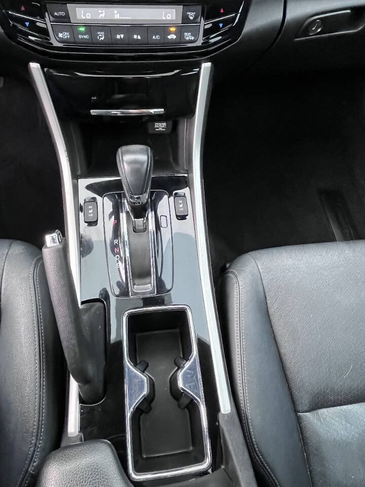 Used 2017 Honda Accord Touring image 31
