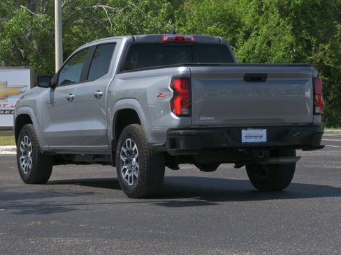Used 2024 Chevrolet Colorado Z71 w/ Z71 Convenience Package 2 image 3