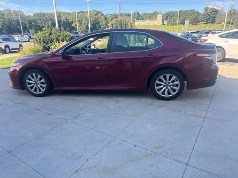 Used 2018 Toyota Camry LE FWD image 4