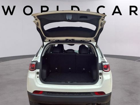 Used 2021 Jeep Compass Latitude image 18