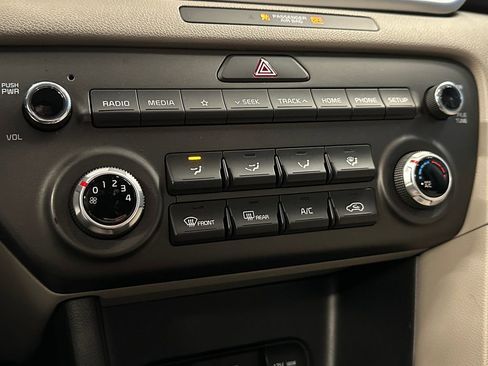 Used 2022 Kia Sportage LX image 15