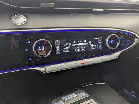 Used 2023 Genesis GV70 2.5T w/ Sport Prestige Package image 19