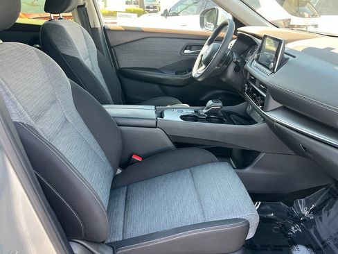 Used 2023 Nissan Rogue SV FWD image 16
