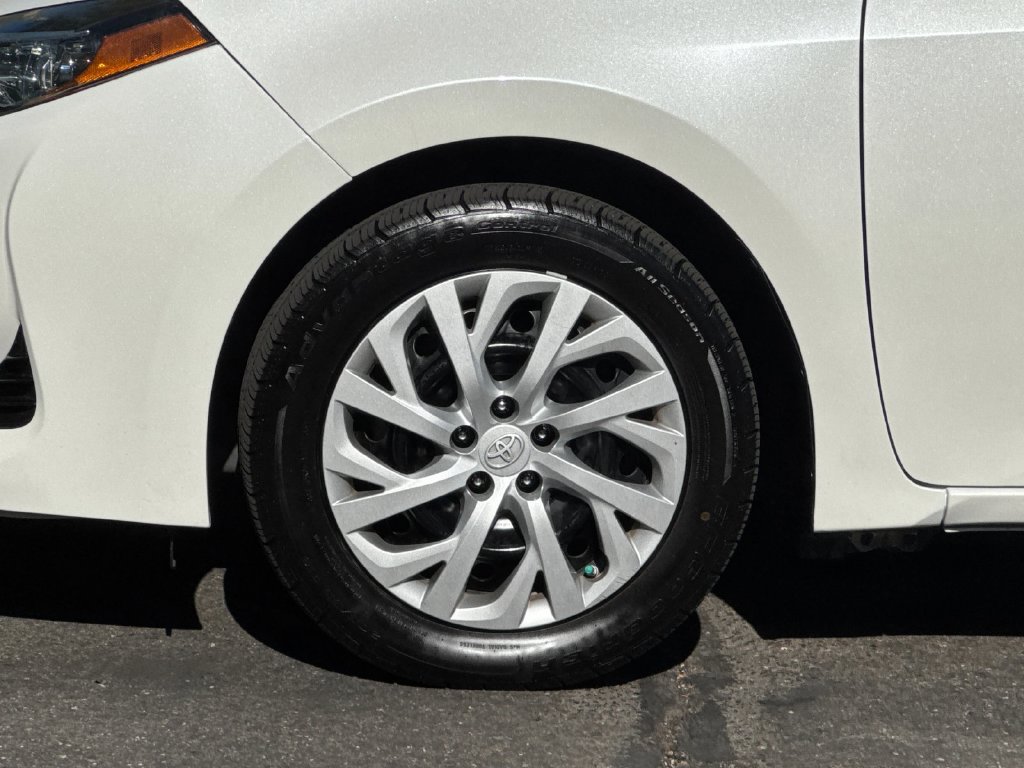 Used 2018 Toyota Corolla LE FWD image 34