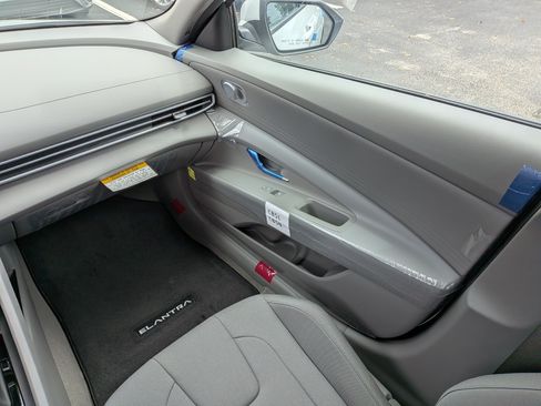 New 2026 Hyundai Elantra Limited FWD image 15