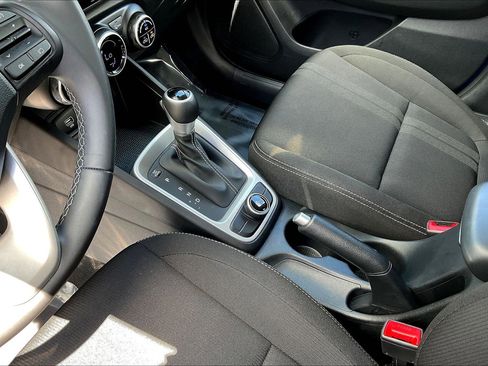 Used 2025 Hyundai Venue SEL FWD image 18