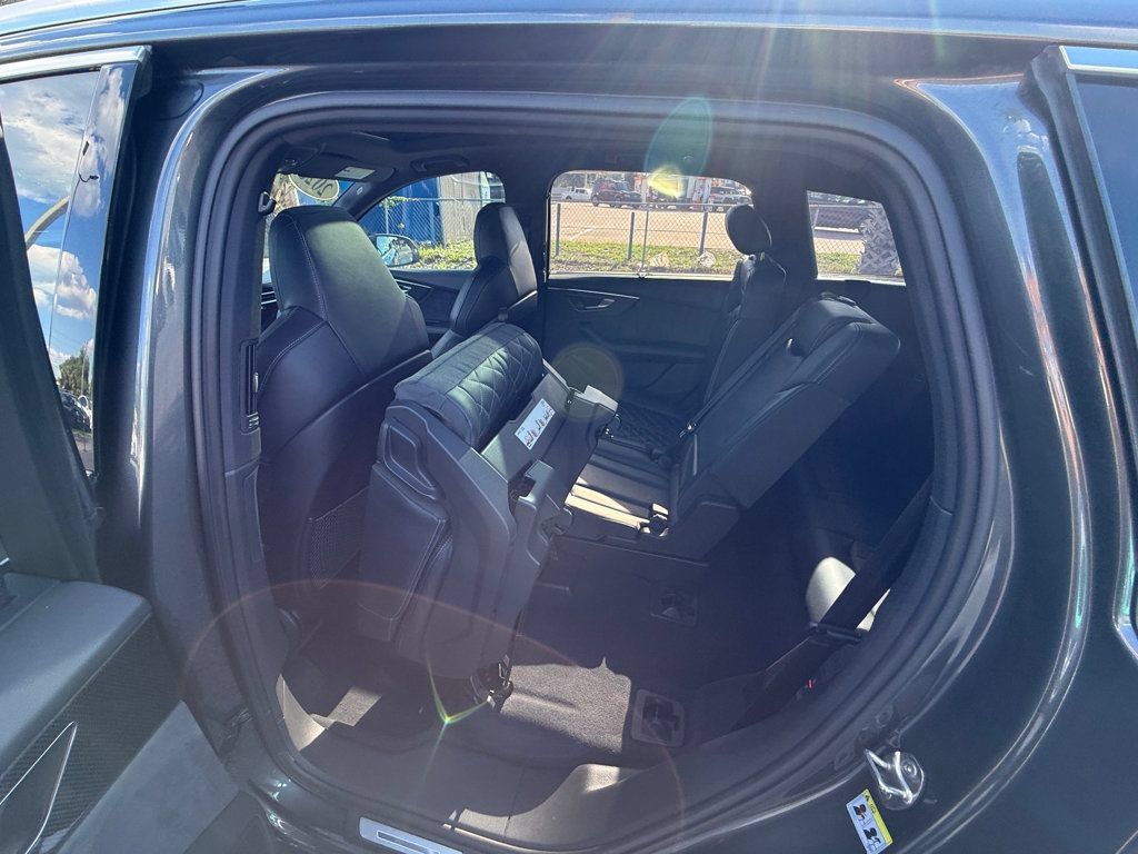 Used 2023 Audi SQ7 Prestige AWD/4WD image 29