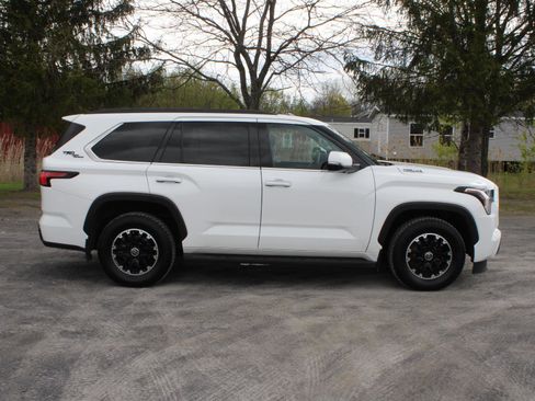 Used 2023 Toyota Sequoia SR5 w/ TRD Off-Road Package AWD/4WD image 5
