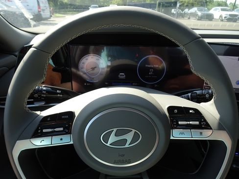 New 2025 Hyundai Elantra SEL image 16