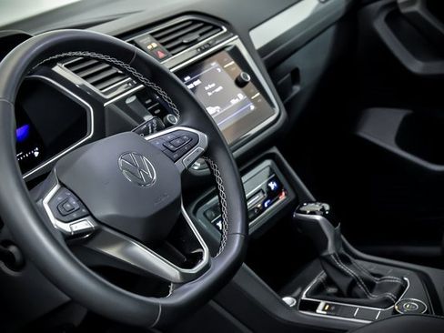 Certified 2022 Volkswagen Tiguan SE image 14