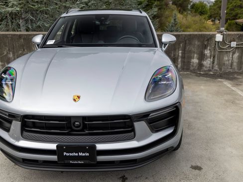 Certified 2026 Porsche Macan AWD/4WD image 18