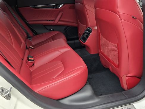 Used 2022 Maserati Quattroporte Modena image 15