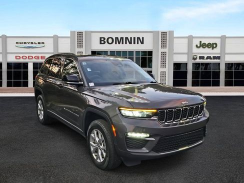 Used 2022 Jeep Grand Cherokee Limited image 2