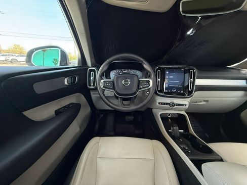 Used 2019 Volvo XC40 T5 Momentum image 54