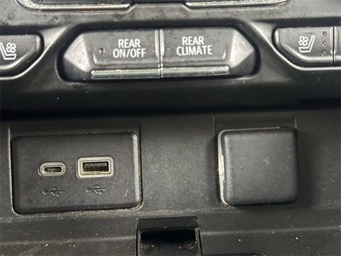 Used 2022 GMC Yukon SLT w/ SLT Premium Package image 20