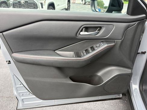 Used 2025 Nissan Rogue SV AWD/4WD image 20
