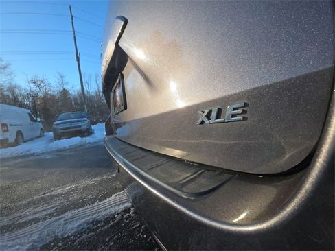 Used 2015 Toyota Sienna L image 28