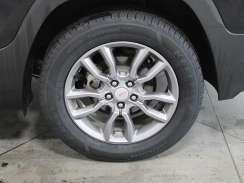 Used 2024 GMC Terrain SLT image 16