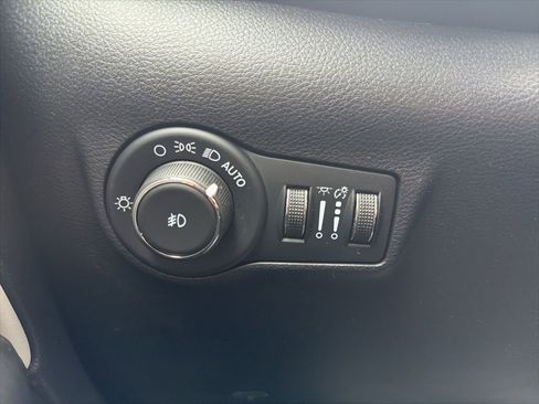 Certified 2022 Jeep Compass Limited image 8