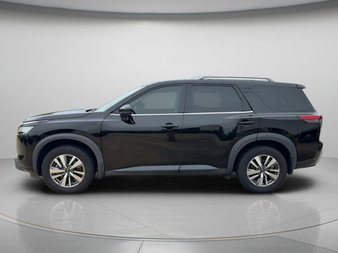 Used 2023 Nissan Pathfinder SL AWD/4WD image 2