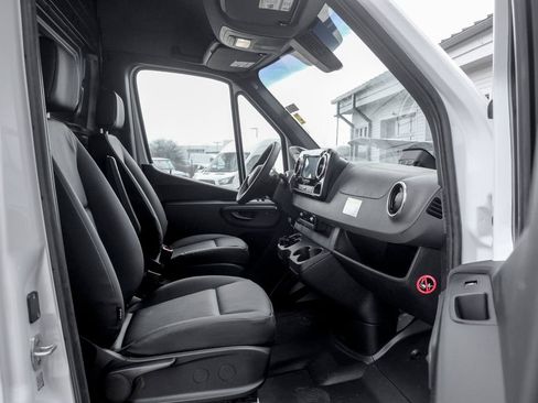Used 2026 Mercedes-Benz Sprinter 2500 image 17