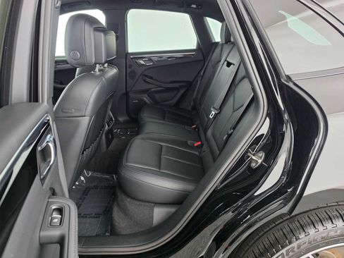 Used 2024 Porsche Macan AWD/4WD image 16