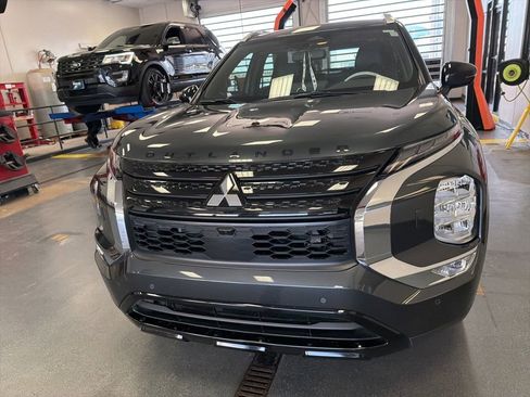 Used 2024 Mitsubishi Outlander SE Black Edition AWD/4WD image 5