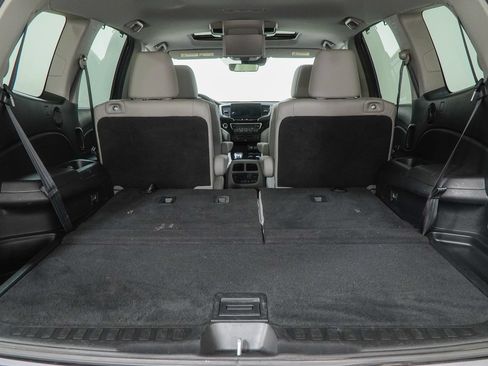 Used 2021 Honda Pilot Touring image 12